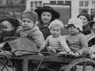 RENEWAL: LIFE AFTER THE FIRST WORLD WAR IN PHOTOGRAPHS image